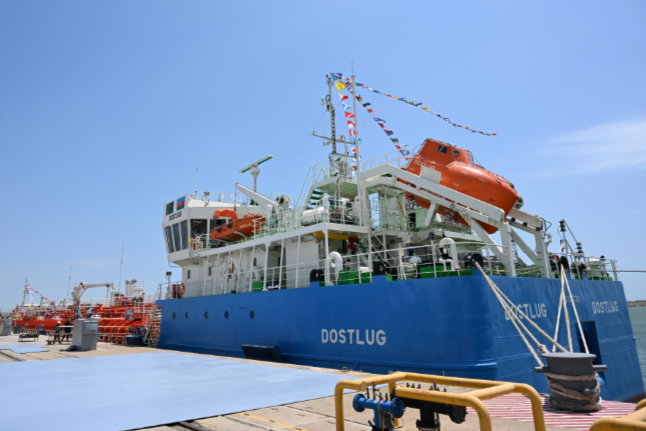 Новый танкер «Dostluq» бросил якорь в порту Туркменбаши
