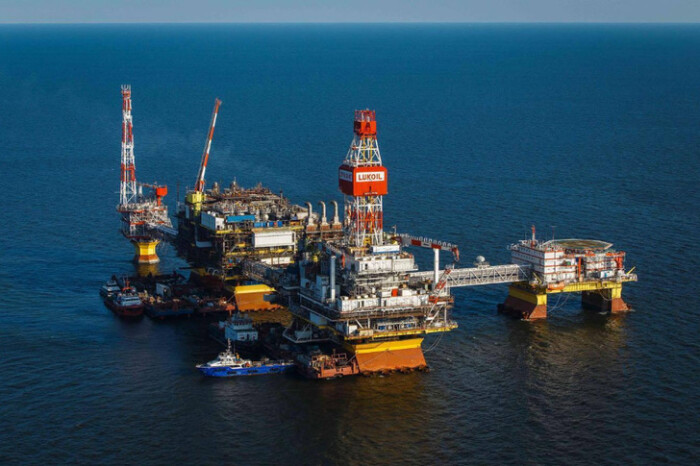 Щит для Каспия: нефтегазовые платформы закрывают 500-метровой зоной безопасности
