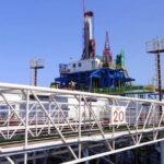 На Каспии опрокинулось подъемное устройство, погиб рабочий
