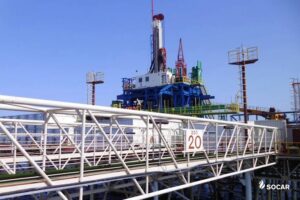 На Каспии опрокинулось подъемное устройство, погиб рабочий