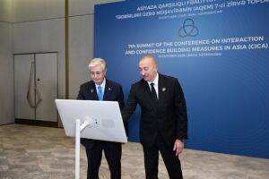 Казахстан и Азербайджан запустили Транскаспийскую волоконно-оптическую линию связи